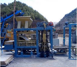 液壓系統(tǒng)控制免燒磚機制磚生產線