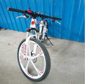 廠家直銷(xiāo)山豹變速自行車(chē)