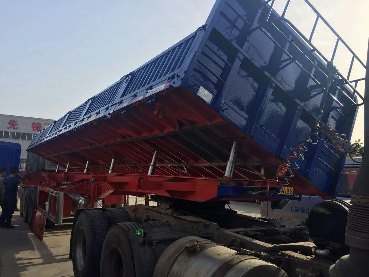 買后翻自卸半掛車-梁山縣遠東交通設備