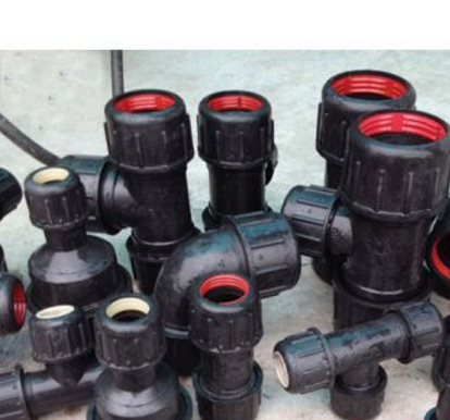 任丘碩達(dá)塑料管件廠專業(yè)生產(chǎn)PE管件，星農(nóng)三通，快接管件廠家