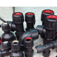 任丘碩達(dá)塑料管件廠專業(yè)生產(chǎn)PE管件，星農(nóng)三通，快接管件廠家