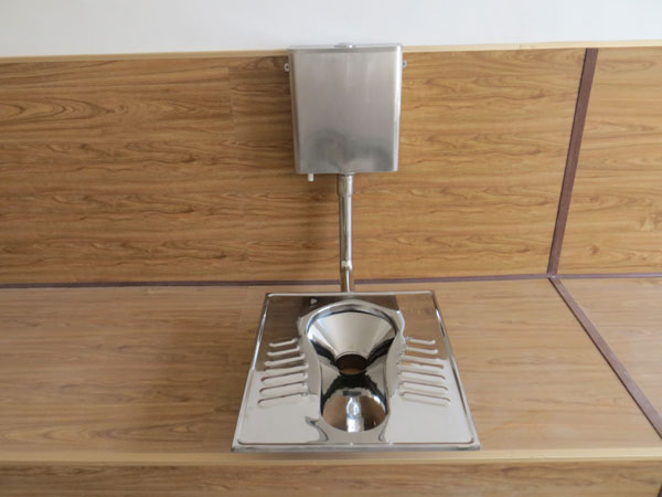 專業(yè)供應帶水箱蹲便器