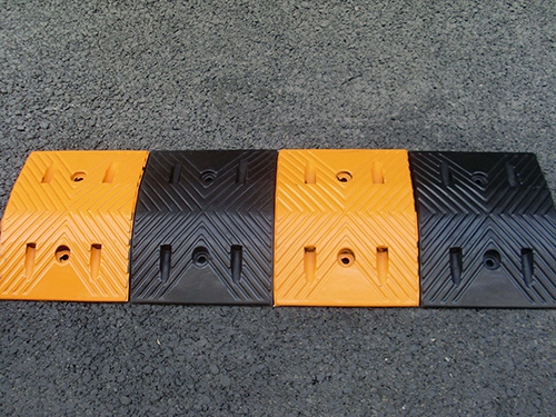 訂購高強度橡膠減速帶