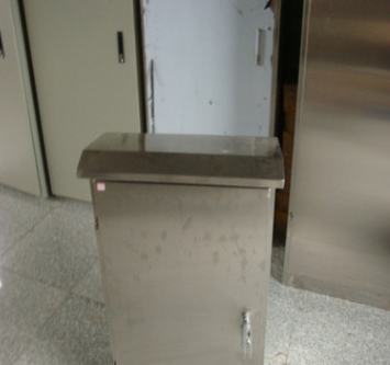 廠家優(yōu)惠供應--戶外防雨不銹鋼配電箱