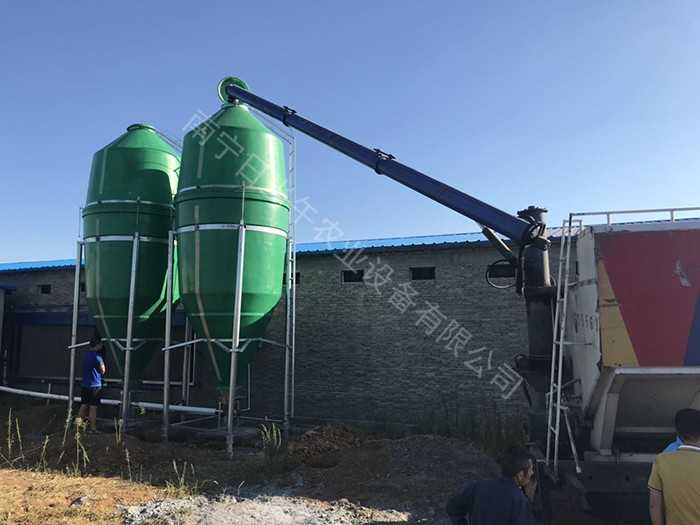 南寧豬場(chǎng)飼料儲(chǔ)存塔/日當(dāng)午農(nóng)業(yè)設(shè)備