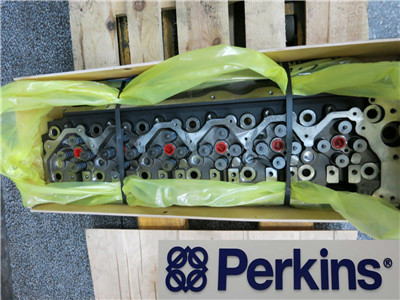 供應(yīng)英格索蘭山貓挖掘機(jī)發(fā)動(dòng)機(jī)配件缸蓋