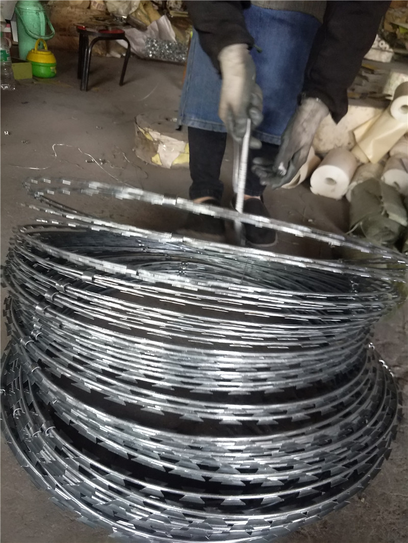 不銹鋼刀片刺繩A微山不銹鋼刀片刺繩A不銹鋼刀片刺繩廠