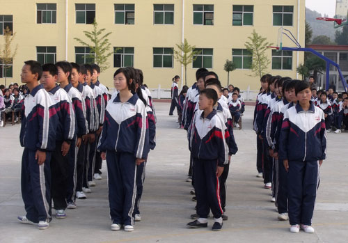 滄州校服參數(shù)  春蕾服裝廠家批發(fā)