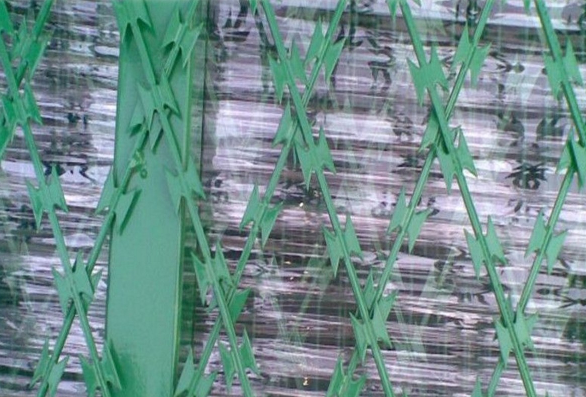 焊接刀片刺網(wǎng)A?？岛附拥镀叹W(wǎng)A焊接刀片刺網(wǎng)直營廠家