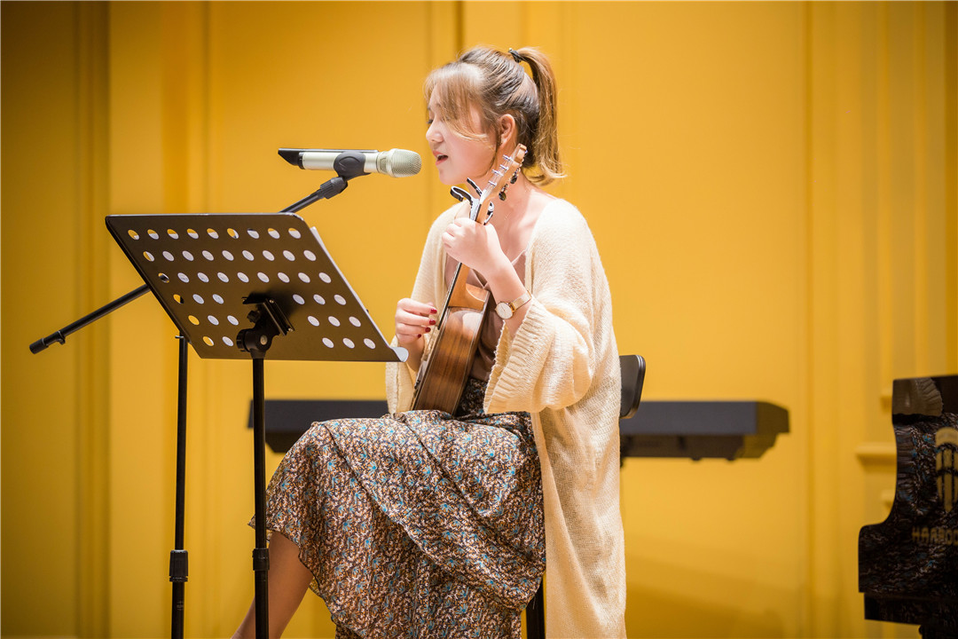 專業(yè)的尤克里里培訓(xùn)/黑加侖