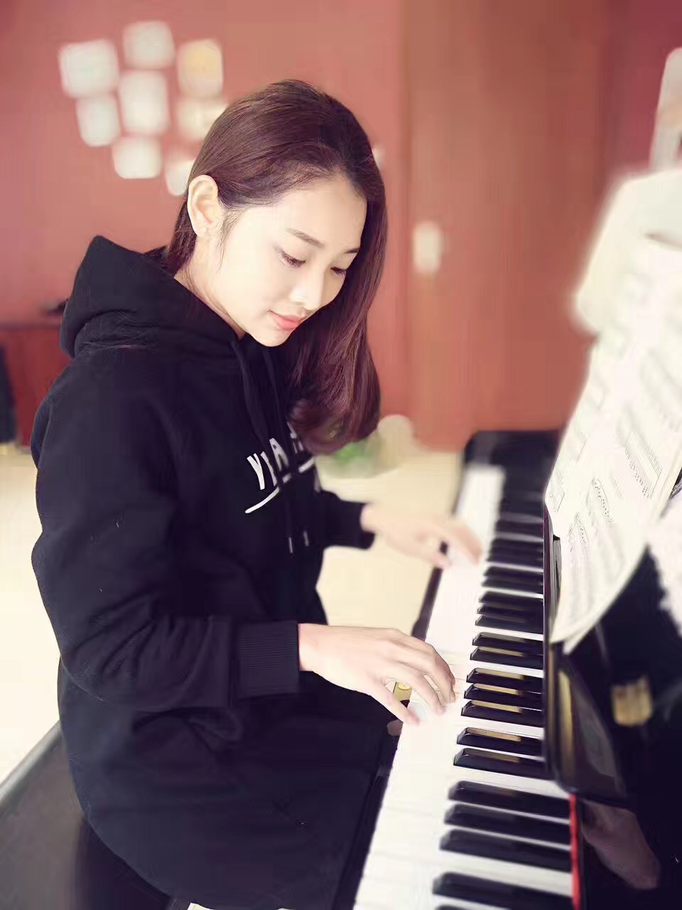 武漢鋼琴學(xué)習(xí)/黑加侖