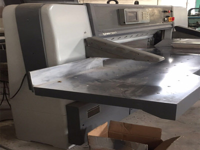 二手920/1300程控液壓雙導軌電腦/單軌數(shù)顯切紙機