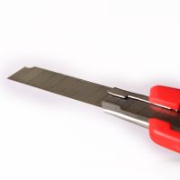 商超五金工具廠家批發(fā)大號(hào)裁紙刀廠家批發(fā)壁紙刀18mm塑料美工刀