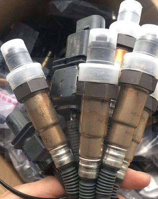 適用依維柯寶迪新得意歐4發(fā)動機氧傳感器0281004026 C504135503