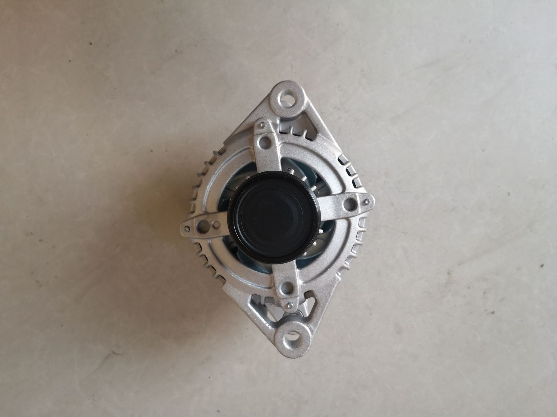 廠家專業(yè)生產(chǎn)汽車起動機，汽車發(fā)電機 豐田凱美瑞，漢蘭達3.5L