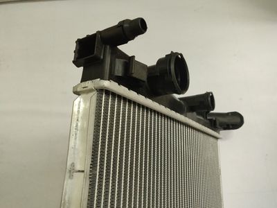 廠家直銷汽車水箱散熱器適用奔馳W204鋁塑材質汽車散熱現(xiàn)貨批發(fā)