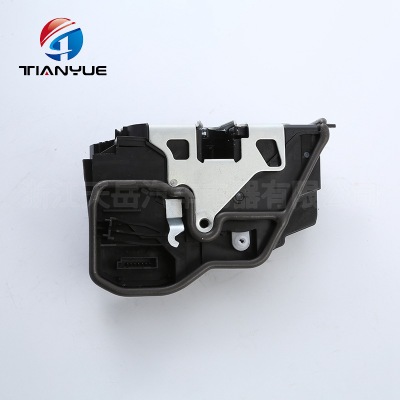 汽車中控門鎖前左閉門器側(cè)門鎖 51217202143汽車車門鎖塊廠家