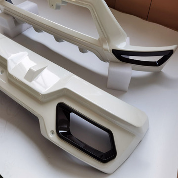 眾泰T700前后加裝護(hù)杠T800大包圍定白色制款