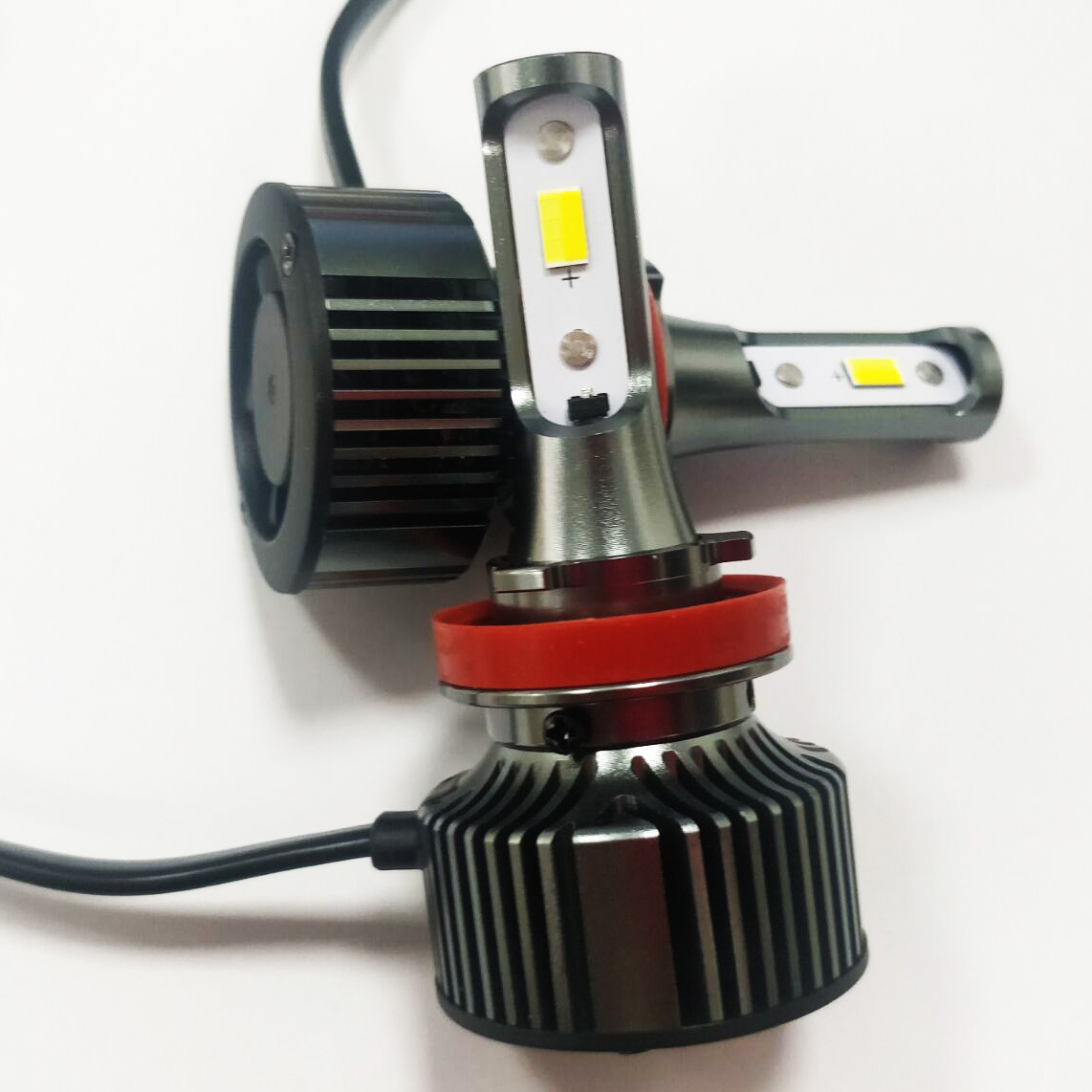 集成芯片 E10內(nèi)置驅(qū)動(dòng)H11汽車三色大燈 智能控溫 無電磁輻射干擾