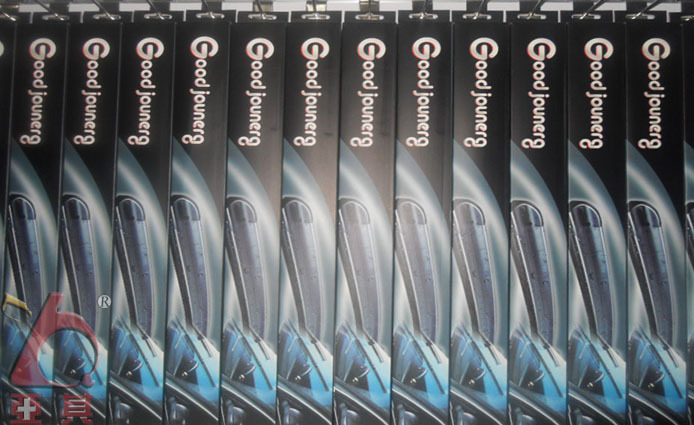 廠家直銷優(yōu)質(zhì)三節(jié)無骨雨刷 通用型無骨雨刷 專業(yè)生產(chǎn)無骨雨刮器