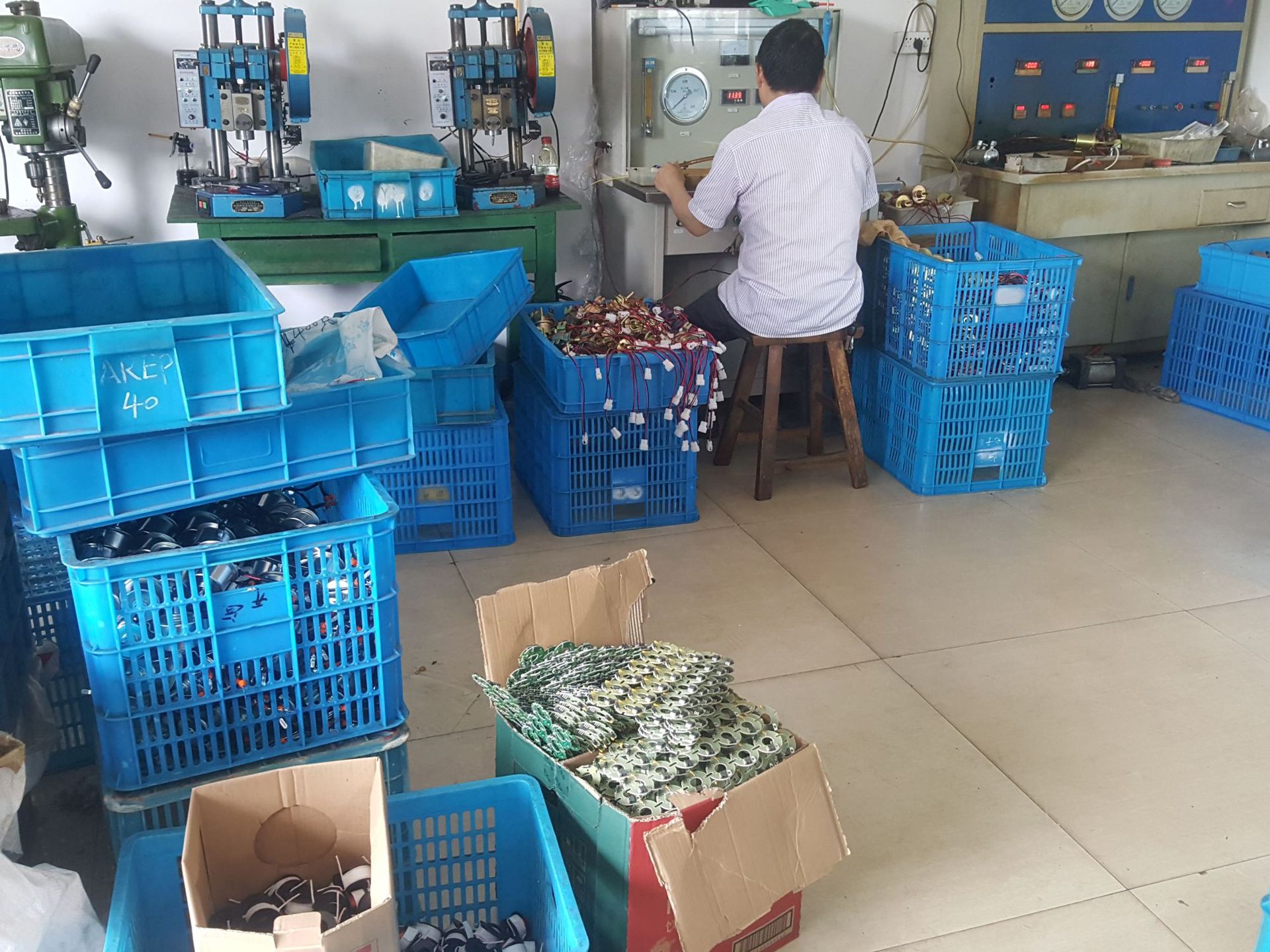 車間生產(chǎn)檢測(cè)圖片