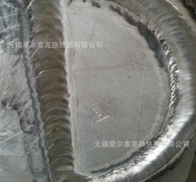 供應(yīng)制定神鋼工程機械挖掘機用油散熱器水箱中冷器