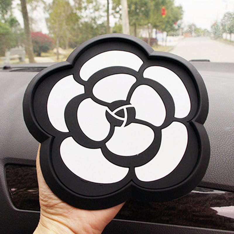 山茶花汽車圓形墊 儀表臺硅膠手機(jī)香水座防滑墊 花朵拼接卡通創(chuàng)意