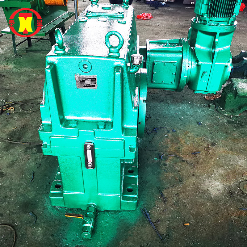 DCFY系列輔傳減速機(jī) (1).jpg