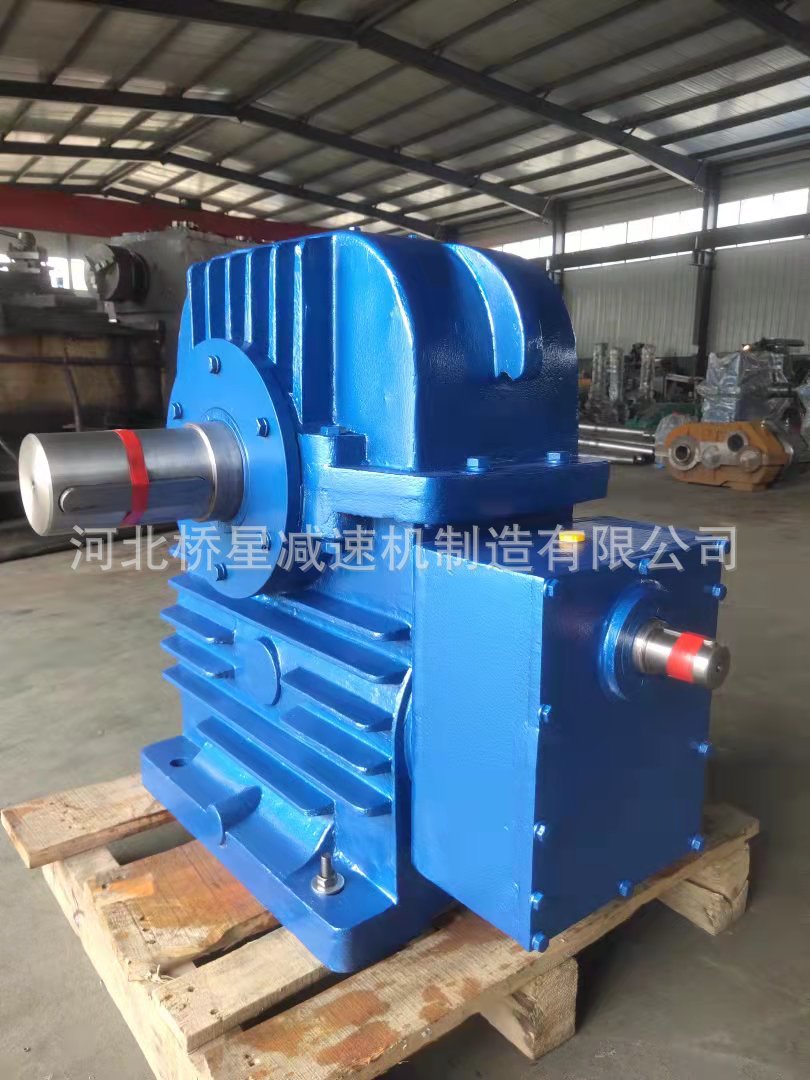 CCW雙級(jí)蝸輪蝸桿減速機(jī) 2.jpg