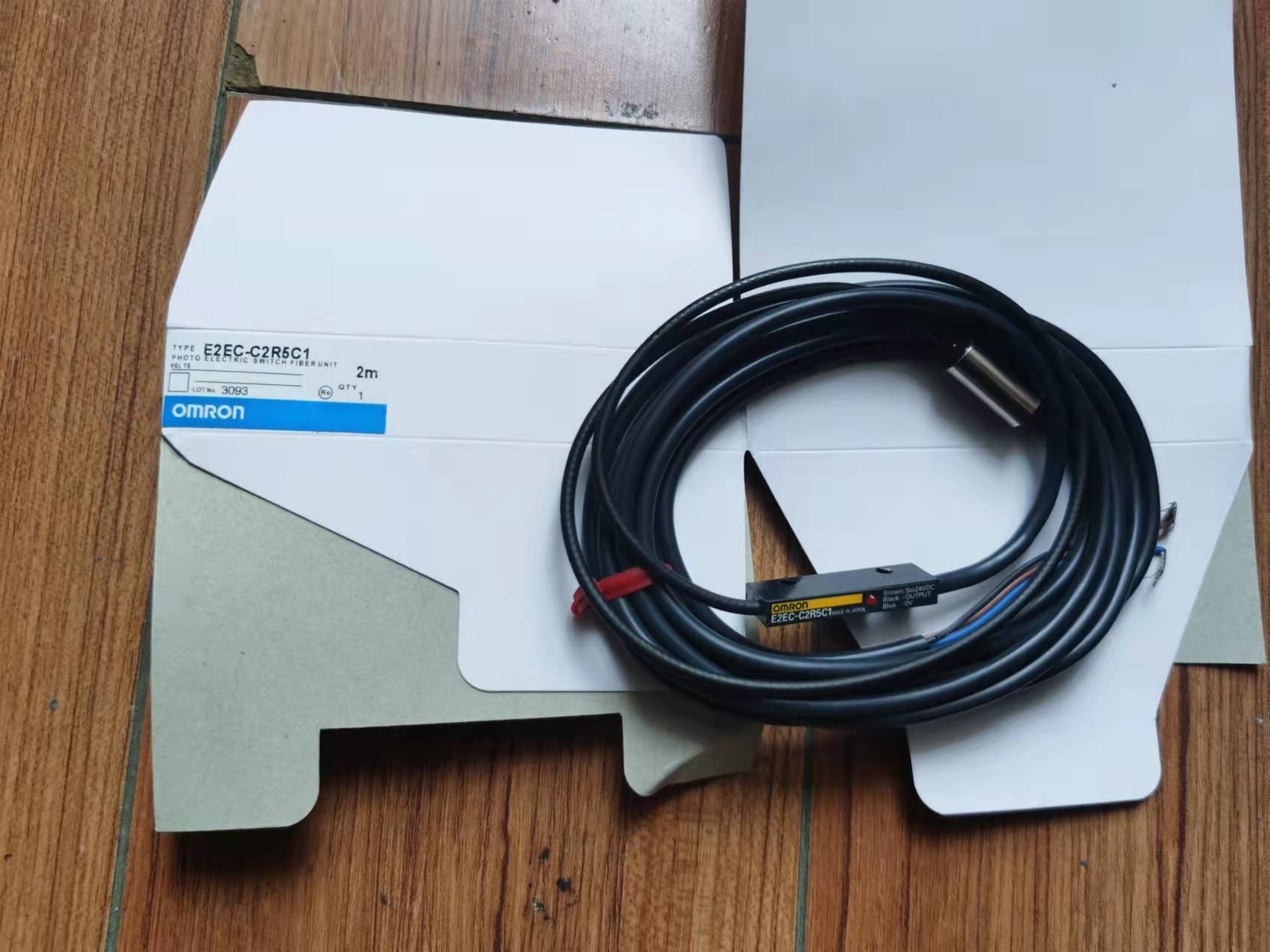 歐姆龍E2EC-C2R5C1接近開關(guān)傳感器現(xiàn)貨供應(yīng)