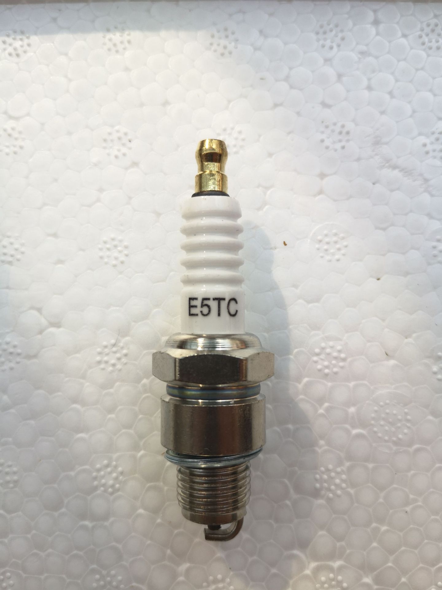 E5TC E6TC 152發(fā)動(dòng)機(jī) 火花塞 廠家直銷(xiāo)