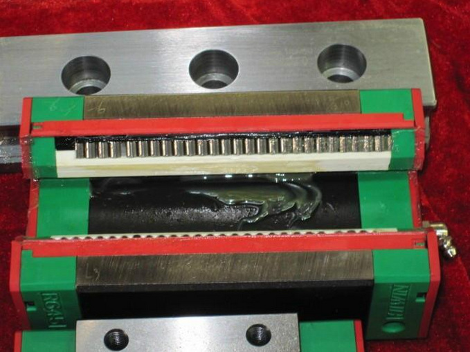 高精密滾柱直線導(dǎo)軌/滑塊CDH30B/CDG30A價(jià)格實(shí)惠互換臺(tái)灣系列