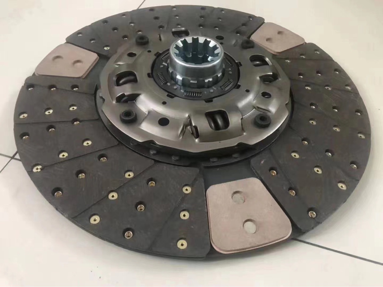 廠家供應(yīng)銷售五十鈴430/14齒/16齒/18齒三級(jí)減震耐磨抗燒離合器片