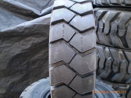 供應(yīng)5.00-8 650-10 28*9-15 6700-9 700-12實(shí)心充氣叉車輪胎