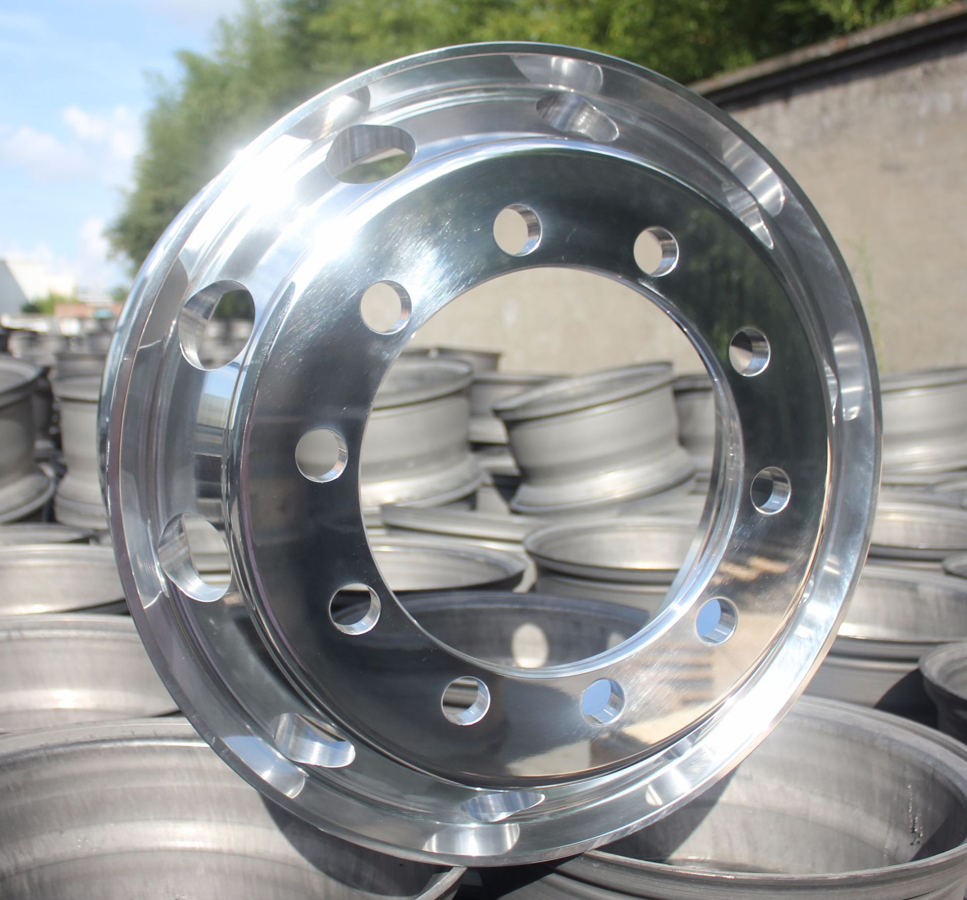 庫(kù)羅德鍛造鋁合金輪輞 節(jié)油利器鍛造鋁合金輪轂自動(dòng)平衡鍛造鋁輪