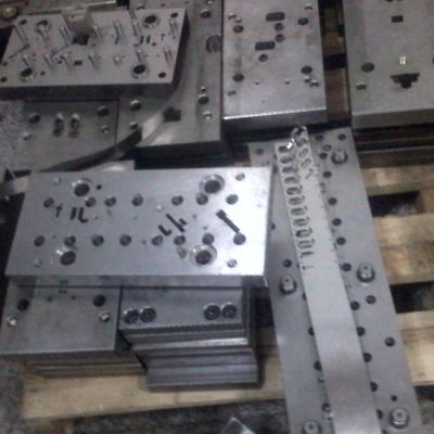 東莞廠家定制電子五金沖壓彈片模具 非標(biāo)五金開模沖壓