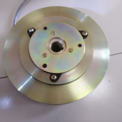 定做加工打藥機(jī)壓路機(jī)棉花機(jī)等農(nóng)機(jī)用電磁離合器替代進(jìn)口皮帶輪盤(pán)