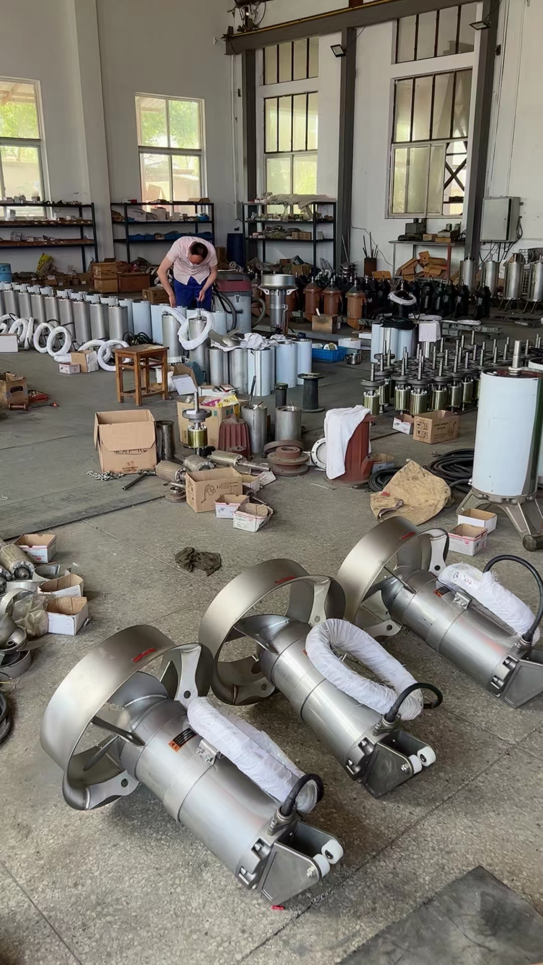 潛水?dāng)嚢铏C(jī)裝配車間  (1)