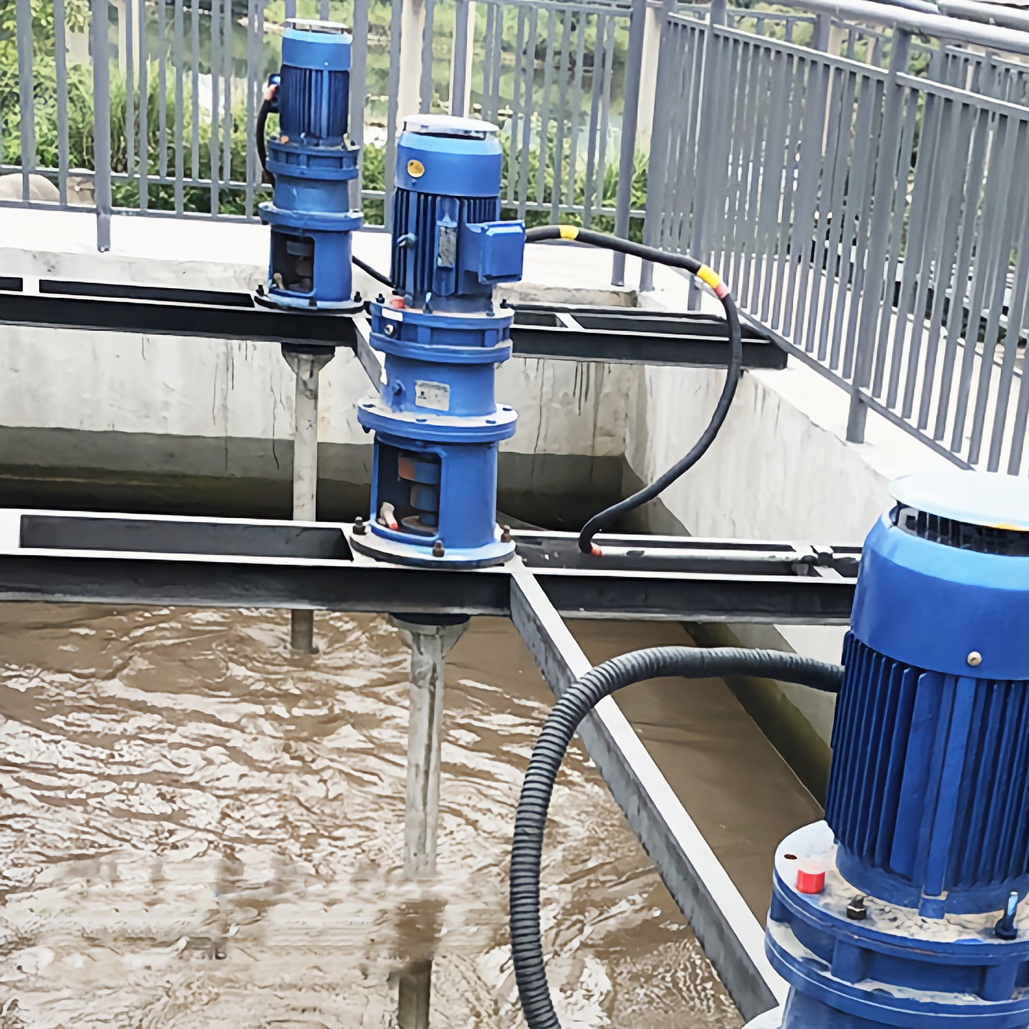 三臺(tái)JBJ攪拌機(jī)